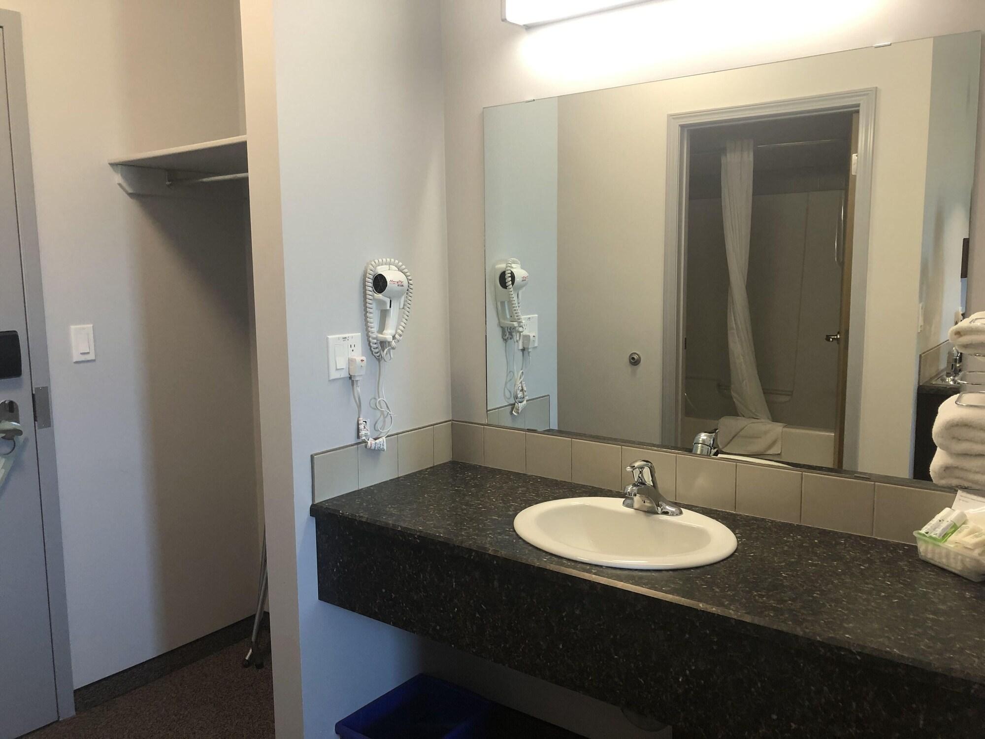 Surestay Studio By Best Western Hardisty Esterno foto